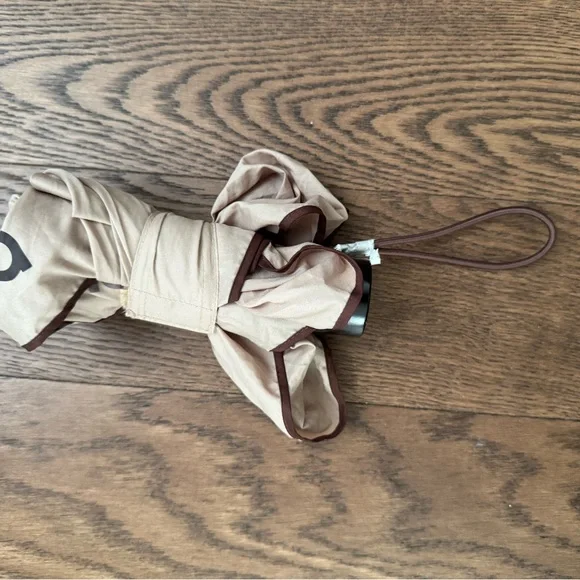 Mini Brown Umbrella by Bloomingdale’s - hard to find- adorable - Picture 6 of 6